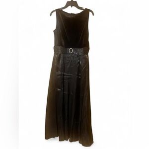 Sleeveless Black Velvet Maxi Dress with Waist Accent